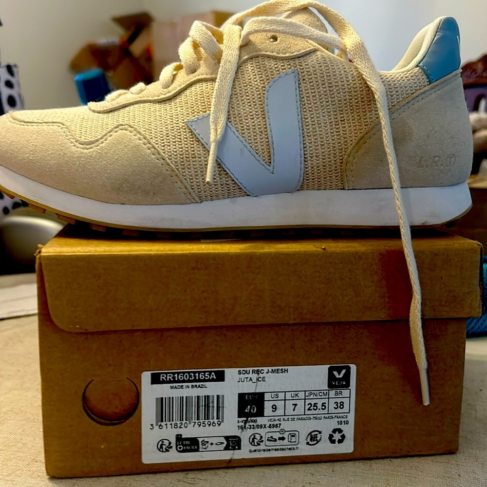 Veja Women’s Size 9